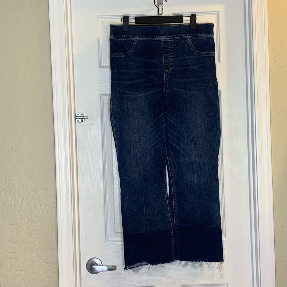 SPANX Kick Crop Flare Denim Jeans M/Dk Wash Raw Hem Size XL Pull-on Shaping - Picture 9 of 10